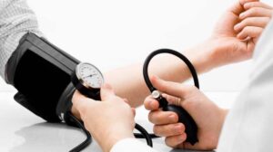 Como controlar a pressão arterial com dieta e exercício